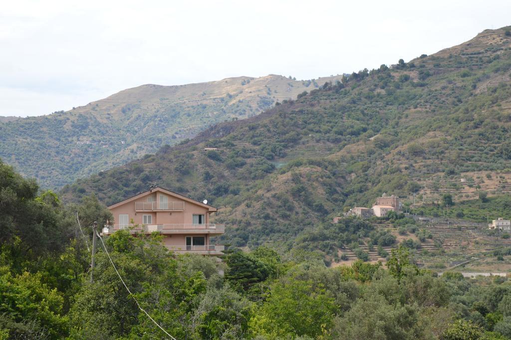 La Casa Di Giulia Apartment Forza dʼAgro Exterior foto